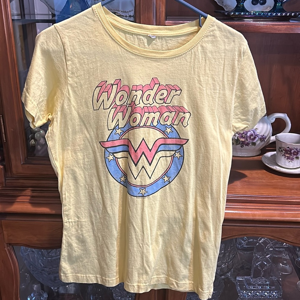Wonder Woman t-shirt size M